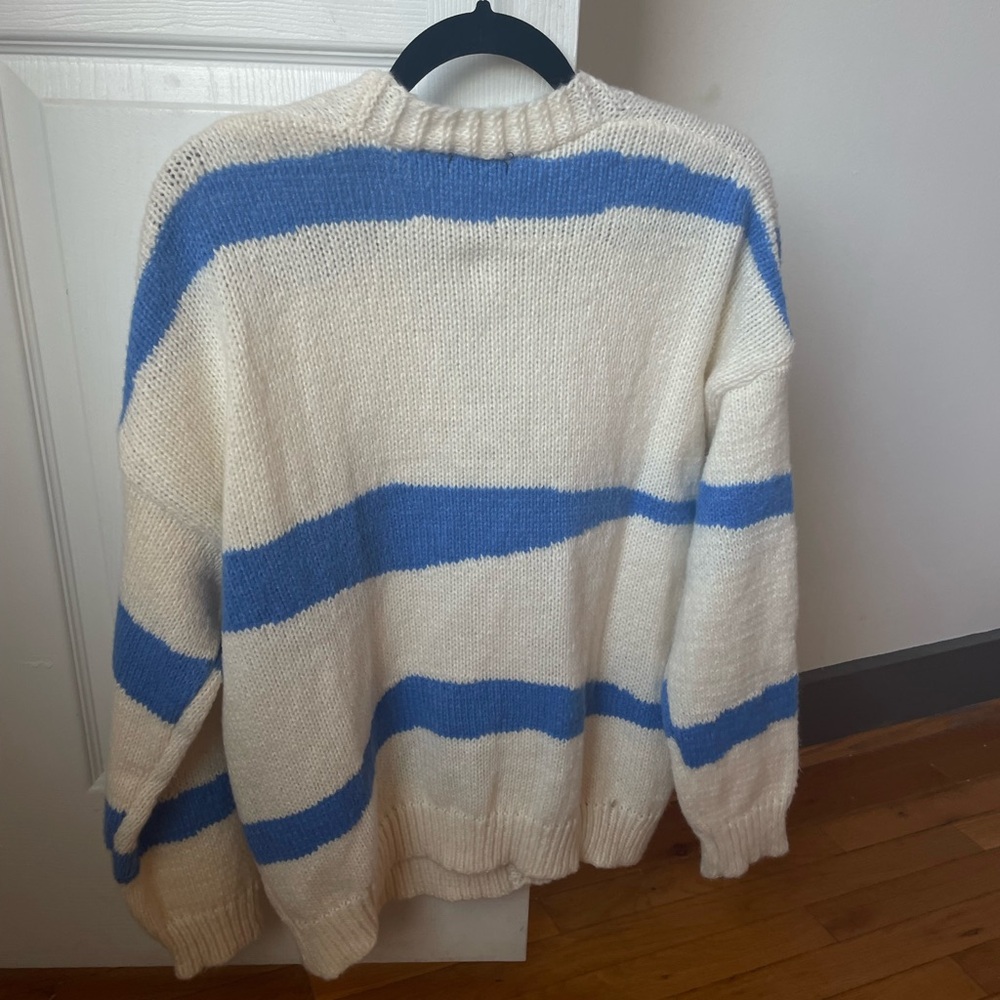 Oversized Sweater - Picture 2 of 3